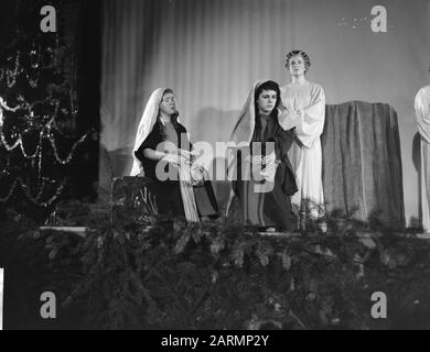 Répétition générale de la fête de Noël au Palais d'Amsterdam. Princesse Irene Date: 21 Décembre 1961 Lieu: Amsterdam, Noord-Holland Mots Clés: Fête De Noël, Répétitions Nom Personnel: Irene, Princesse Banque D'Images