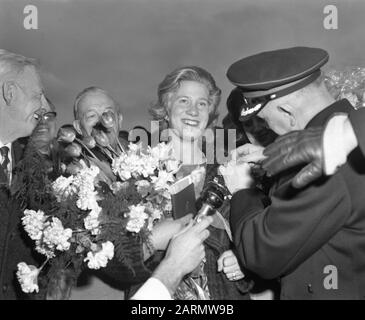 Sjoukje Dijkstra de retour aux Pays-Bas à Schiphol Date : 20 mars 1962 lieu : Pays-Bas Nom personnel : Dijkstra, Sjoukje Banque D'Images