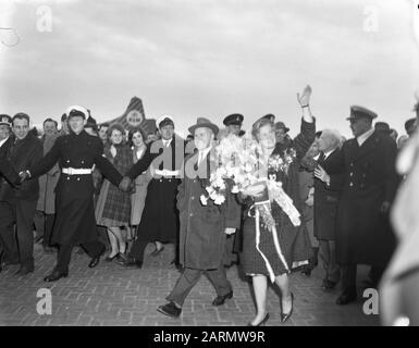 Sjoukje Dijkstra de retour aux Pays-Bas à Schiphol Date : 20 mars 1962 lieu : Noord-Holland, Schiphol Nom personnel : Dijkstra, Sjoukje Banque D'Images