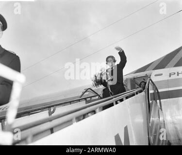 Sjoukje Dijkstra de retour aux Pays-Bas à Schiphol Date : 20 mars 1962 lieu : Noord-Holland, Schiphol Nom personnel : Dijkstra, Sjoukje Banque D'Images