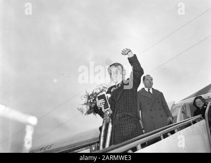 Sjoukje Dijkstra de retour aux Pays-Bas à Schiphol Date : 20 mars 1962 lieu : Noord-Holland, Schiphol Nom personnel : Dijkstra, Sjoukje Banque D'Images