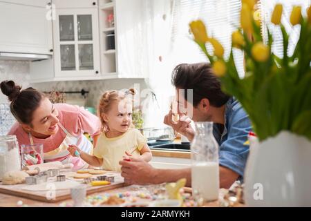 Petits gâteaux familiaux pour Pâques Banque D'Images