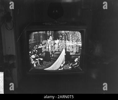 Mariage Princesse Alexandra de Kent avec Angus Ogilvy [photo de la télévision] Date : 24 avril 1963 mots clés : mariages, princesses Nom personnel : Alexandra princesse, Ogilvy Angus Banque D'Images