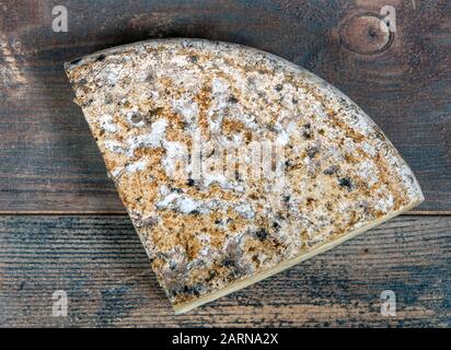 Célèbre Tomme de Savoie, fromage français Savoie, Alpes françaises France Banque D'Images