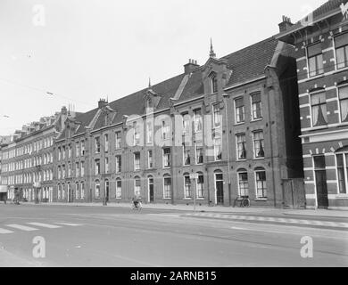 Affectations bâtiments et églises Monsieur L. Alatrino Street face avec façade (Amsterdam?) Date: 12 avril 1955 mots clés: Bâtiments Nom personnel: Alterino, L. Banque D'Images