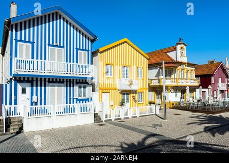 Palheiros maisons typiques, Costa Nova Beach, Aveiro, Venise du Portugal, Beira Litoral, Portugal Banque D'Images