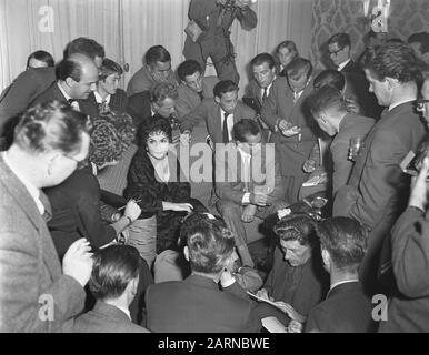 Gina Lolobrigida À Amsterdam, Réception Amstelhotel Date: 21 Octobre 1955 Lieu: Amsterdam, Noord-Holland Mots Clés: Réceptions Nom Personnel: Gina Lolobrigida Nom De L'Établissement: Amstelhotel Banque D'Images