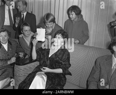 Gina Lolobrigida À Amsterdam, Réception Amstelhotel Date: 21 Octobre 1955 Lieu: Amsterdam, Noord-Holland Mots Clés: Réceptions Nom Personnel: Gina Lolobrigida Nom De L'Établissement: Amstelhotel Banque D'Images