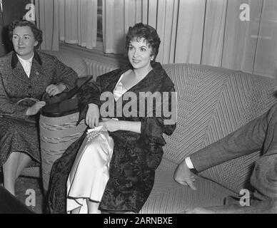 Gina Lolobrigida À Amsterdam, Réception Amstelhotel Date: 21 Octobre 1955 Lieu: Amsterdam, Noord-Holland Mots Clés: Réceptions Nom Personnel: Gina Lolobrigida Nom De L'Établissement: Amstelhotel Banque D'Images