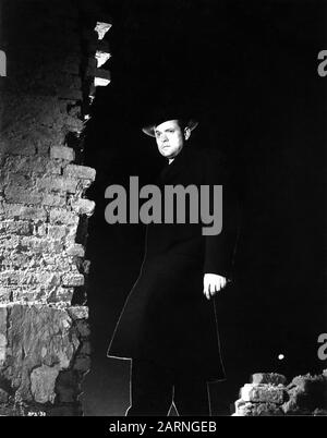 Orson WELLES comme Harry Lime dans LE TROISIÈME HOMME 1949 réalisateur CAROL REED scénario GRAHAM GREENE producteur ALEXANDER KORDA London Film Productions / British Lion Film Corporation Banque D'Images