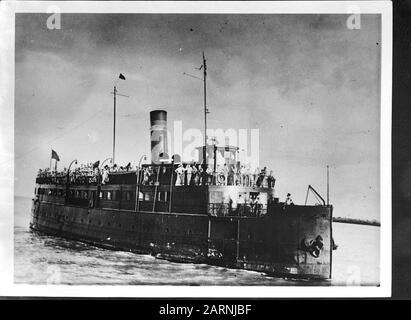 Wi [West Indies]/Anefo série Londres Un navire américain de troupes? Annotation : Repronegative Date: {1940-1945} lieu: Paramaribo, Suriname mots clés: Bateaux, armée, troupes, seconde Guerre mondiale Banque D'Images