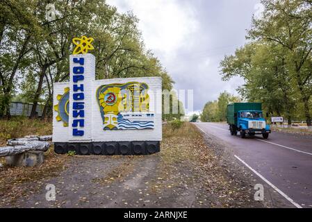 Signe de bienvenue dans la ville de Tchernobyl Tchernobyl autour du phénomène de catastrophe du réacteur nucléaire en Ukraine Banque D'Images