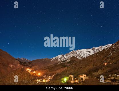 Kasbah du Toubkal, Imlil dans les montagnes de l'Atlas au Maroc, la nuit photo Banque D'Images