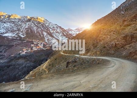 Aroumd, un petit village berbère dans la vallée de l'ait Mizane de la montagne du Haut Atlas, au Maroc Banque D'Images