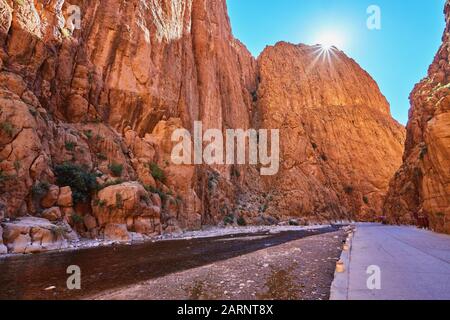 La gorge de Todgha ou les gorges du Toudra est un canyon situé dans les montagnes du Haut Atlas, près de la ville de Tinerhir, au Maroc Banque D'Images