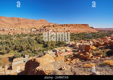 Panorama de la ville de Tinghir au Maroc. Tinghir est une oasis sur la rivière Todgha Banque D'Images