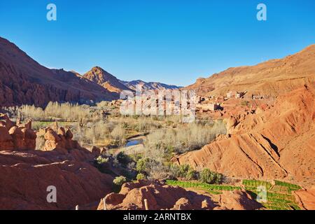 Panorama de la ville de Tinghir au Maroc. Tinghir est une oasis sur la rivière Todgha Banque D'Images