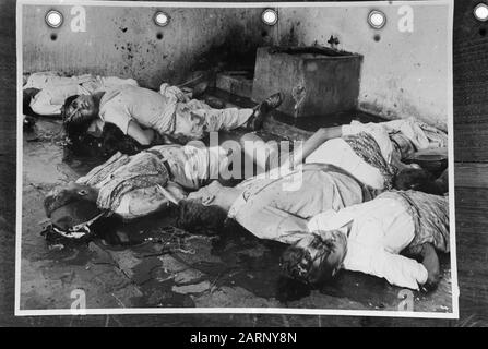 Magelang dans la prison de Magelang, les républicains ont massacré 31 personnes sans procès. La plupart d'entre eux ont été abattus avec des tirs de mousqueton, tandis que certains ont été mis à mort par des balles de dum-dum-dum, provoquant d'horribles mutilations. Ni les victimes ni leurs proches ne savaient pourquoi les personnes concernées avaient été arrêtées. Annotation: Repronegative Date: 22 Décembre 1948 Lieu: Indonésie, Java, Magelang, Hollandais East Indies Banque D'Images