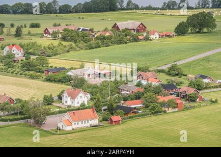 Vue aérienne sur le paysage rural au bord du lac de Vortern à Granna, Smaland, Suède, Scandinavie. Banque D'Images