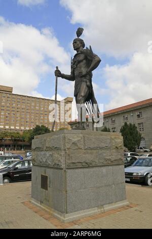 Statue du chef Tshwane devant l'hôtel de ville de Pretoria, place Pretorius, Pretoria/Tshwane Central, Gauteng, Afrique du Sud. Banque D'Images