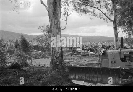 Bâtiments, eau, voitures, navires, ports Date : non daté mots clés : voitures, bâtiments, ports, navires, eau Banque D'Images