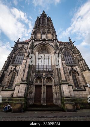 St. Lamberti Kirche (St. Lambert's Church) dans la vieille ville de Munster en Westphalie, Allemagne du Nord-Ouest. Banque D'Images