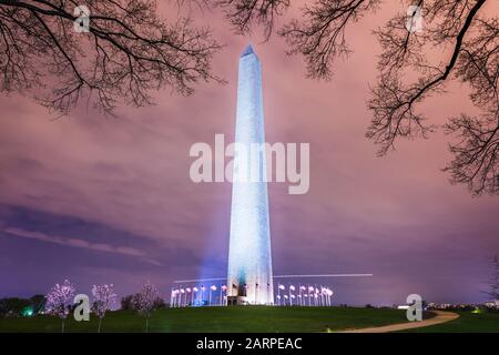 Washington Monument à Washington DC, Etats-Unis la nuit. Banque D'Images