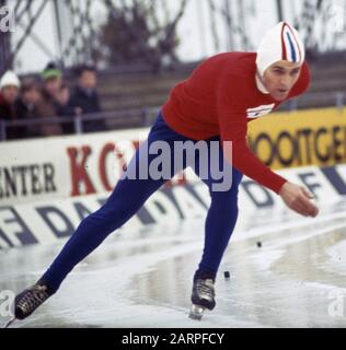 Compétitions de patinage sur glace pour l'IJsselcup dans le Deventer. Jan Bols en action.; Banque D'Images