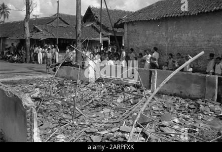 Dans les tours au sud de la vie de Malang va Directement de la libération de la ville de Touring (sud de Malang) la population, via un "maître de plage" , afin de les informer. Date: 23 Décembre 1948 Lieu: Indonésie, Java, Pays-Bas East Indies, Tour Banque D'Images