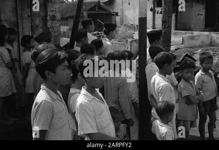 Dans les tours au sud de la vie de Malang va Directement de la libération de la ville de Touring (sud de Malang) la population, via un "maître de plage" , afin de les informer Date: 23 décembre 1948 lieu: Indonésie, Java, Pays-Bas East Indies, Tour Banque D'Images