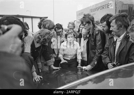 Les syndicalistes et les membres du Comité chilien attendent en vain le transport de cuivre chilien à la frontière entre le Pays-Bas et la Belgique Date : 1er juillet 1977 Banque D'Images