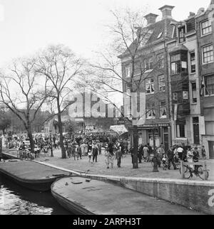 Les divertissements populaires à Amsterdam. Rép. Des diverses festivités liées à la libération dans la capitale [Foire aux Amstelvelvelvelvelveld] Date: Mai 1945 lieu: Amsterdam, Noord-Holland mots clés: Festivals de libération, deuxième Guerre mondiale Banque D'Images