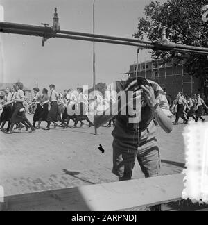 Quatre Jours Nimègue 1ère journée Date: 21 juillet 1953 lieu: Nimègue mots clés: Randonneurs Banque D'Images