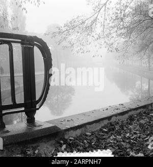 Brouillard D'Automne À Amsterdam Date: 26 Octobre 1953 Lieu: Amsterdam, Noord-Holland Banque D'Images