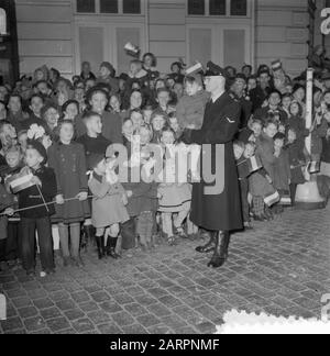 Entrée Sinterklaas à Amsterdam Date : 21 novembre 1953 lieu : Amsterdam, Noord-Holland mots clés : entrée, SINTERKLAAS, sint nicolaas Banque D'Images