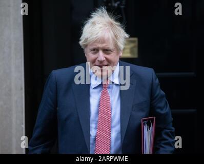 Londres, Royaume-Uni. 29 janvier 2020. Le Premier ministre britannique Boris Johnson quitte la 10 Downing Street pour se rendre au Parlement pour les questions du Premier ministre. Il ne reste que deux jours avant que le Royaume-Uni ne quitte l'Union européenne. Crédit: Tommy London/Alay Live News Banque D'Images