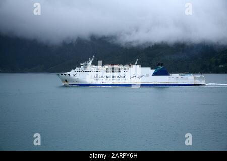 Ferry sur le cuisinier traversant directement la Nouvelle-Zélande Banque D'Images