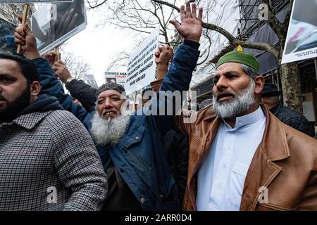 Kashmiris et Sikhs protestent à l'extérieur de la Haute Commission indienne de Londres le jour 2020 de la République. Une protestation anti-Inde pour informer le monde des crimes discriminatoires et racistes que l'État indien de Modi a commis contre les musulmans, les sikhs, les chrétiens, les Dalits, etc. 26 janvier 2020 Banque D'Images