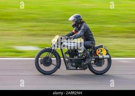 1928 Norton CS1 moto à la vitesse. Banque D'Images