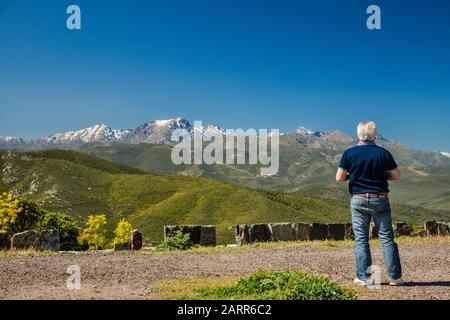 Pics éloignés dans la région de Balagne, vue du point de vue Bocca di Vezzu, Désert des Agriates, Haute-Corse, Corse, France Banque D'Images