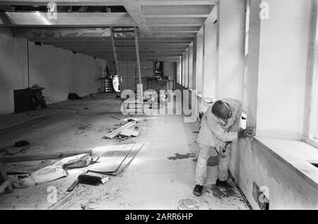 Restauration de l'ancien Burgerweeshuis entre la Kalverstraat et la NZ Voorburgwal à Amsterdam restaurations, orphelinats Date: 2 juillet 1969 lieu: Amsterdam, Noord-Holland mots clés: Restaurations, orphelinats Nom de l'institution: Burgerorphanage Banque D'Images