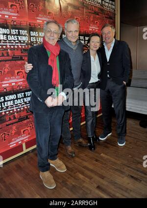 Dieter Kosslick,Thomas Schadt, Martina Zöllner, Nico Hofmann bei der Premiere 'Das Kino ist tot, es lebe das Kino' im Kino Delphi Lux à Berlin am 27 Banque D'Images