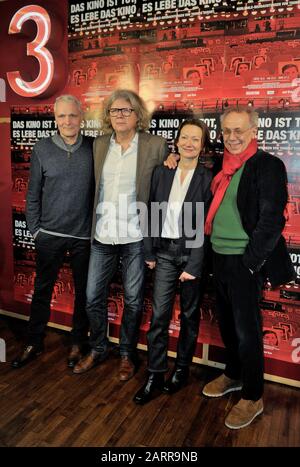 Thomas Schadt,Jens Stubenrauch, Martina Zöllner, Dieter Kosslick bei der Premiere 'Das Kino ist tot, es lebe das Kino' im Kino Delphi Lux à Berlin am Banque D'Images