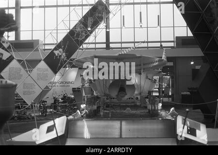 Exposition commerciale russe à la RAI à Amsterdam modèle d'échelle, probablement à partir d'un satellite Date: 24 mai 1972 lieu: Amsterdam, Noord-Holland mots clés: Foires, économie, commerce, relations internationales, construction de modèle, voyage spatial, satellites, modèles d'échelle Nom de l'institution: RAI Banque D'Images