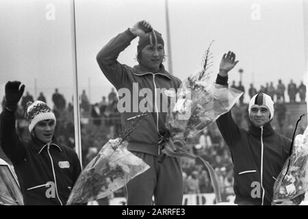 Compétitions de patinage sur glace pour la première coupe du monde ISSL pour le prof à de Uithof à la Haye, numéro 10 Anton Huiskes, entraîneur (kop) Date : 6 janvier 1973 lieu : la Haye, Zuid-Holland mots clés : SCHEATING, nom de la Personne sportive : Anton Huiskes, de Uithof, ISSL World Cup Banque D'Images