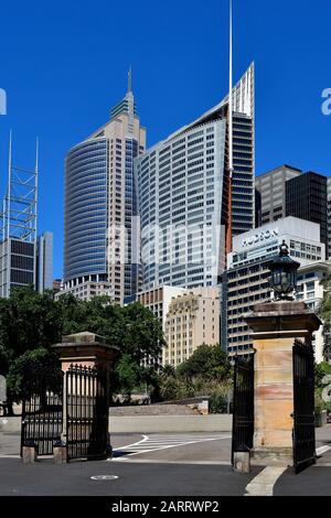 Sydney, Nouvelle-Galles du Sud, Australie - 30 octobre 2017 : Garden Palace Gate, immeubles de bureaux et bâtiment de l'Association médicale britannique, alias BMA House, situé sur Mac Banque D'Images