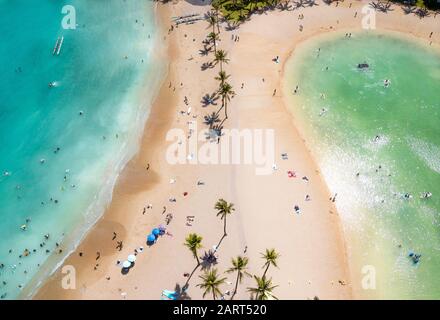 Plage de Waikiki depuis le dessus Banque D'Images