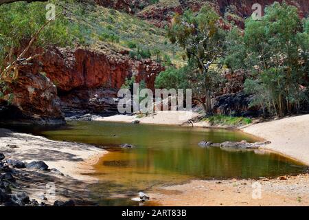 L'Australie, NT, Ormiston Gorge, dans le parc national West McDonnell Range Banque D'Images