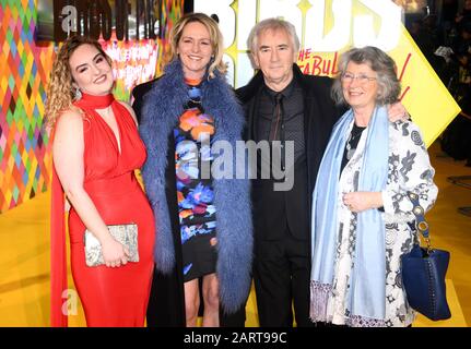 Denis Lawson (deuxième à droite) et la famille participant à la première mondiale des oiseaux de Prey et à l'Emancipation Fantabulé D'Un Harley Quinn, tenue au BFI IMAX à Londres. Banque D'Images