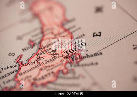 Woodbridge, NEW JERSEY / USA - 29 janvier 2020: Tokyo est montré sur cette carte à partir d'un atlas du monde de Hammond vintage; image éditoriale illustrative Banque D'Images